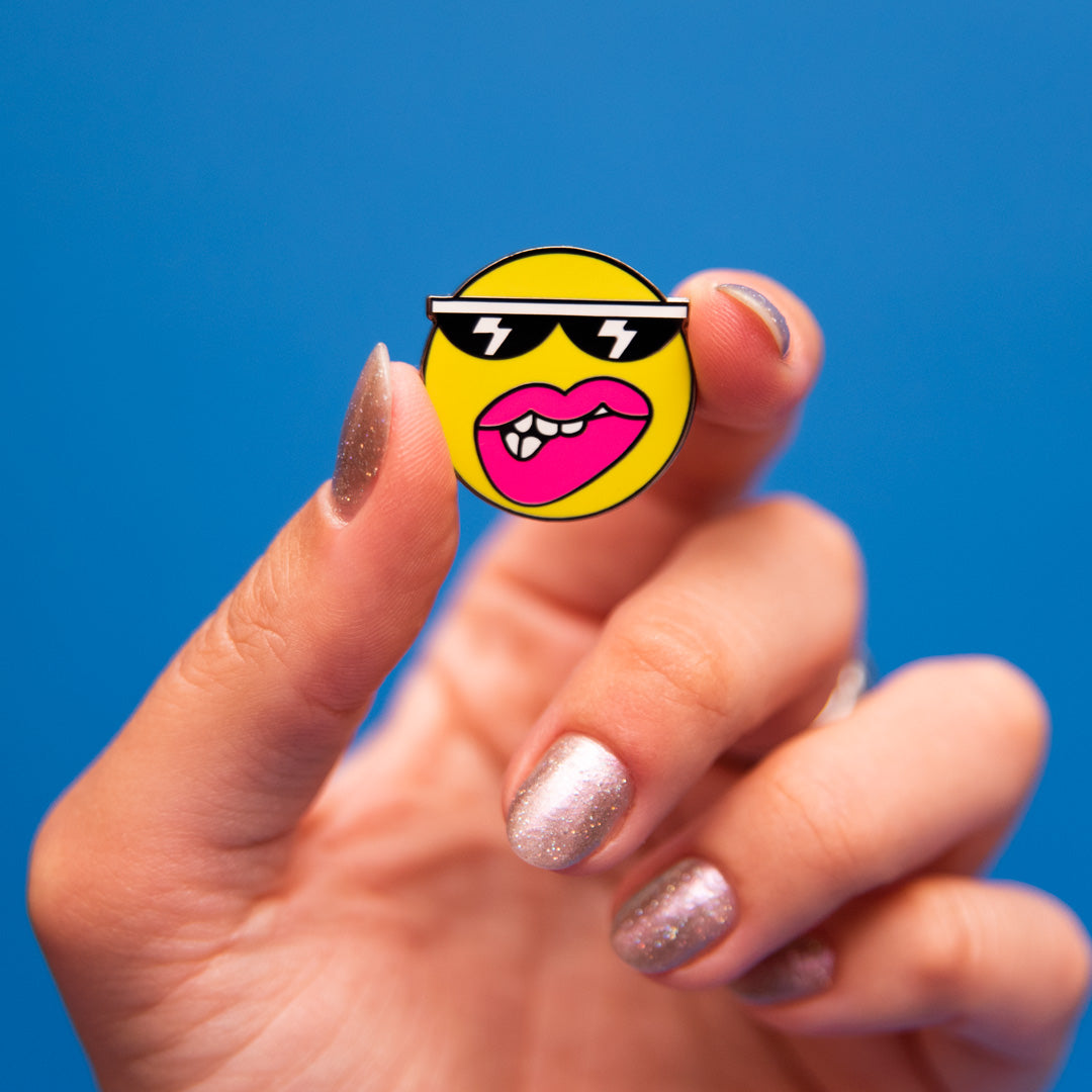 REDY ENAMEL PIN-FLIRTY