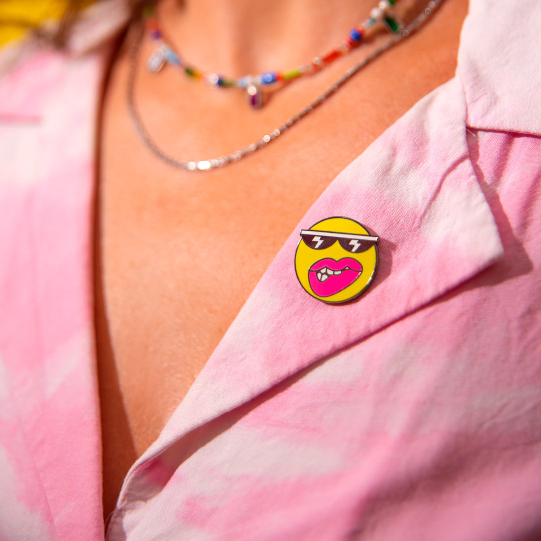 REDY ENAMEL PIN-FLIRTY