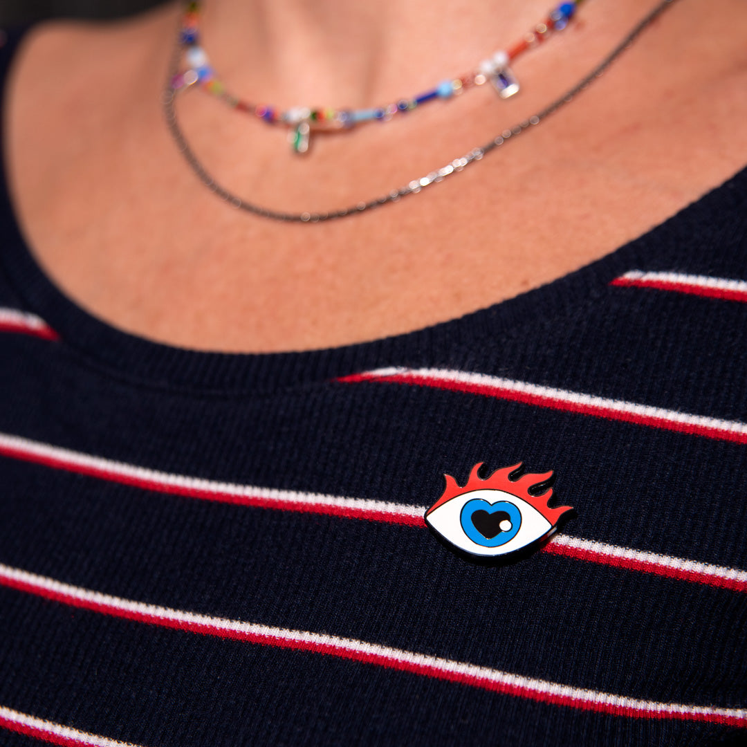 REDY ENAMEL PIN-LOVE EYE